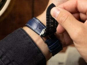 How Long Should a Leather Watch Strap Last? https://aezbuy.com